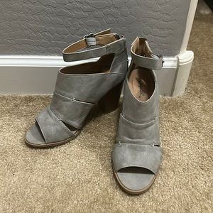 Gray Heels